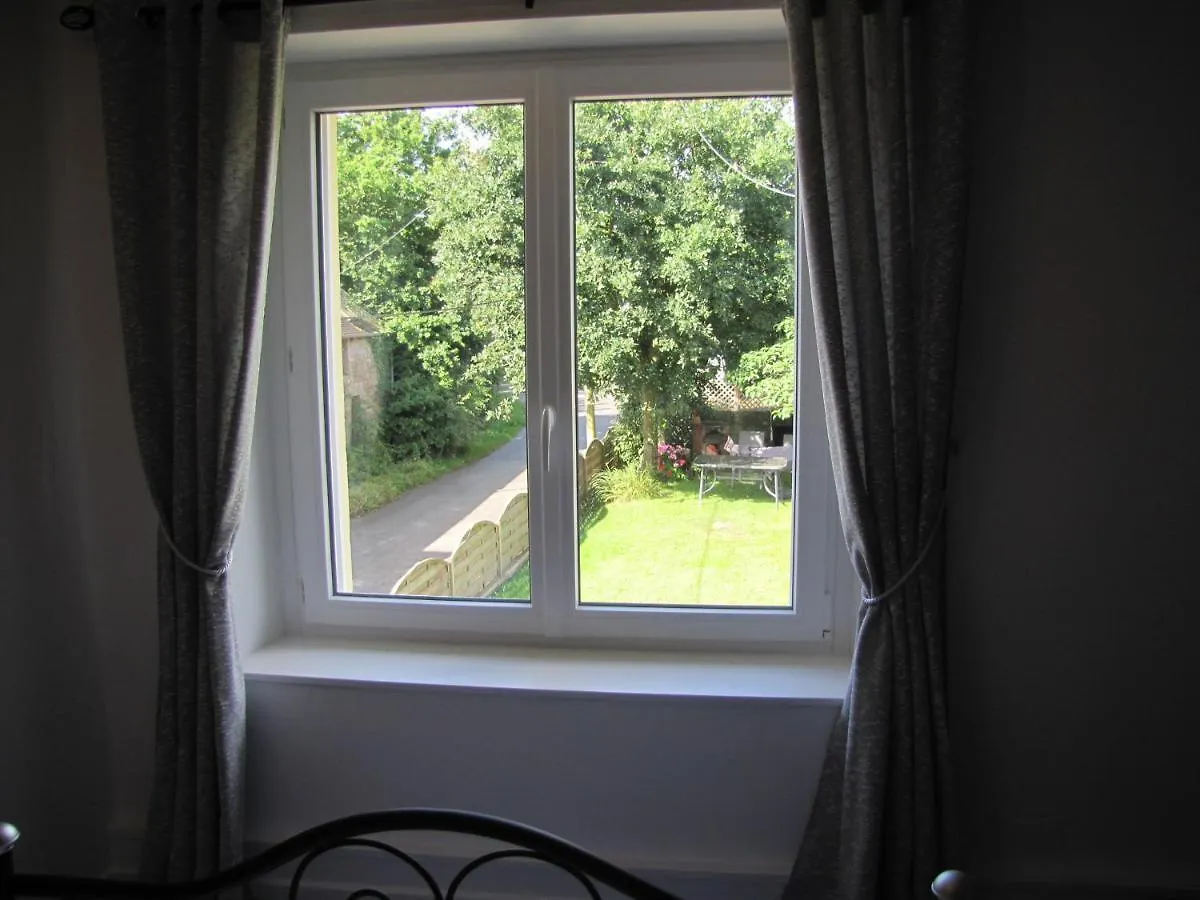 C'Est La Vie Bed & Breakfast Saint-Malo-des-Trois-Fontaines France